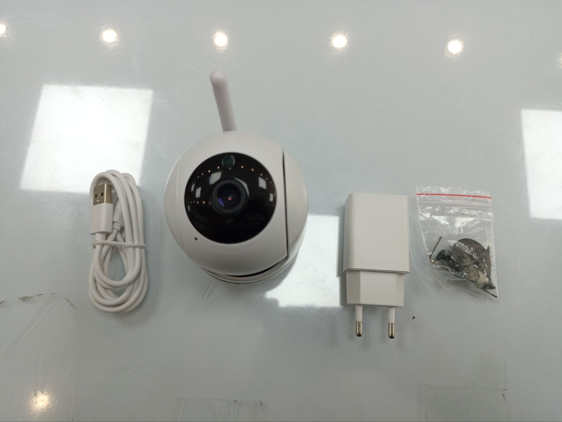 دوربین بیبی کم مدل FHW-D32PN